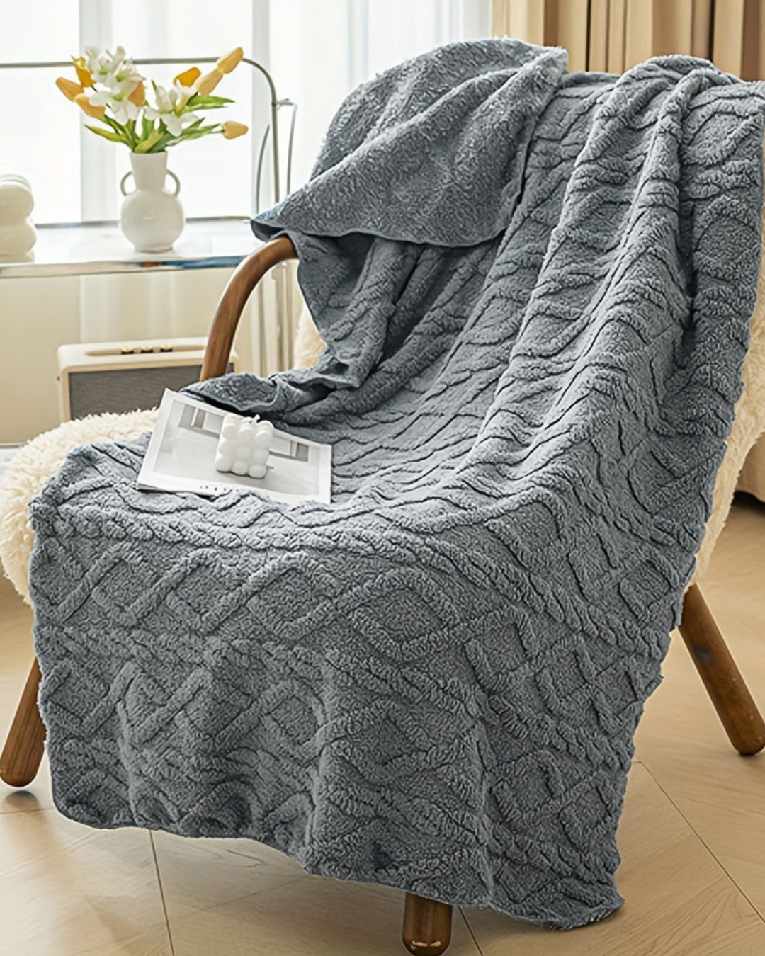 Ultra-Soft Textured Fleece Throw Blanket – Minimalist Bed & Sofa Decor