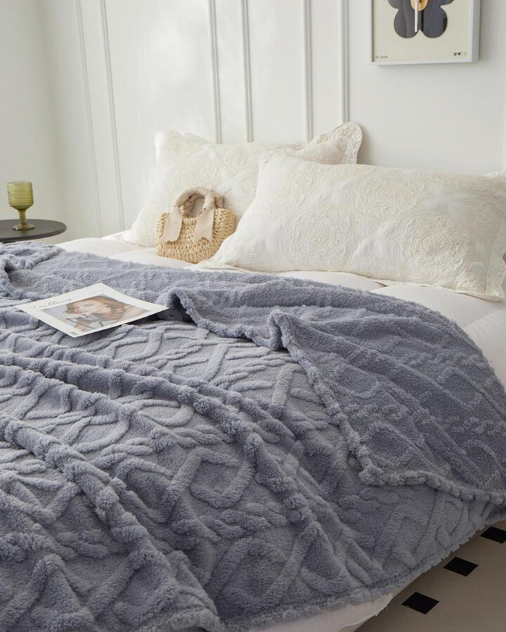 Ultra-Soft Textured Fleece Throw Blanket – Minimalist Bed & Sofa Decor