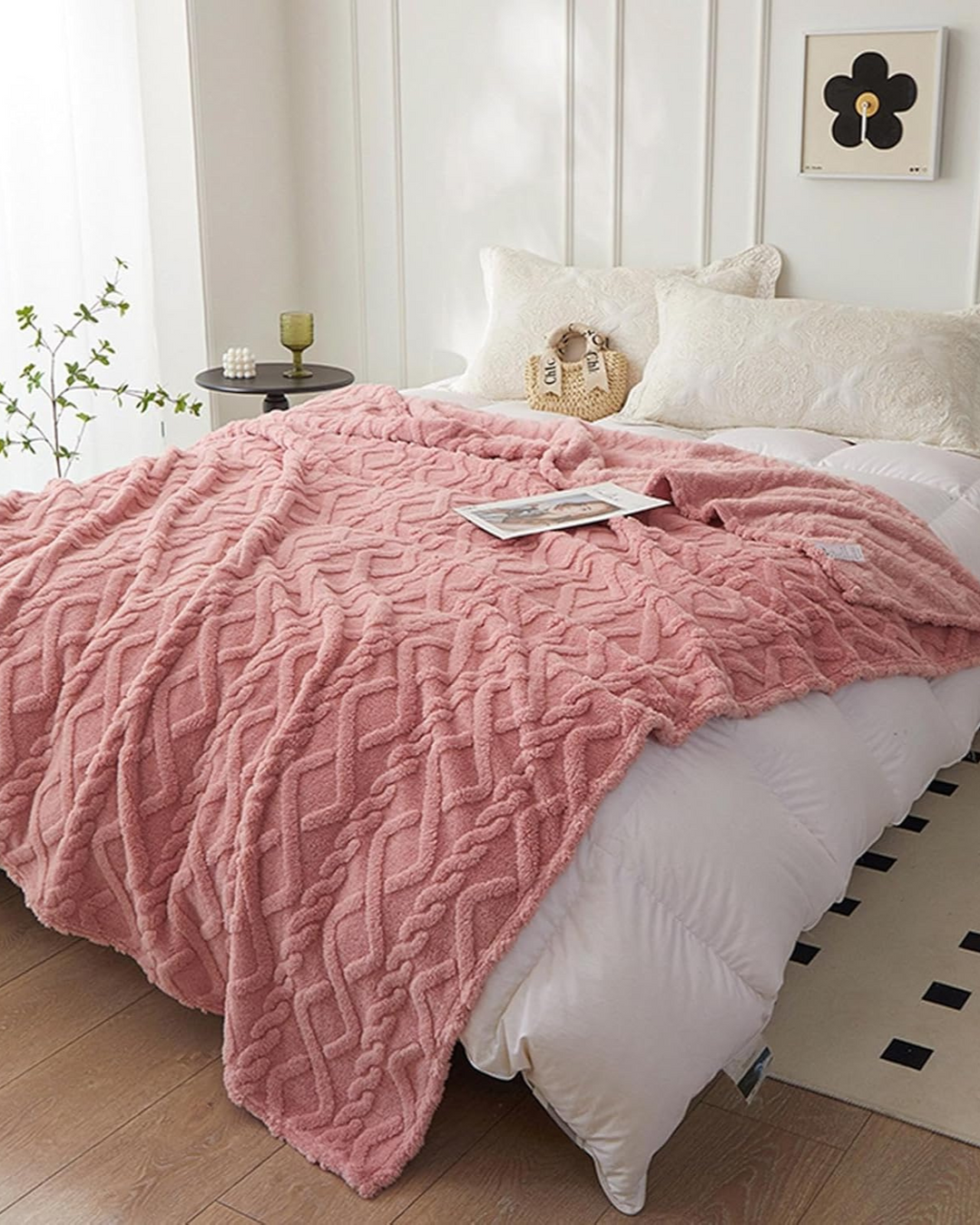 Ultra-Soft Textured Fleece Throw Blanket – Minimalist Bed & Sofa Decor