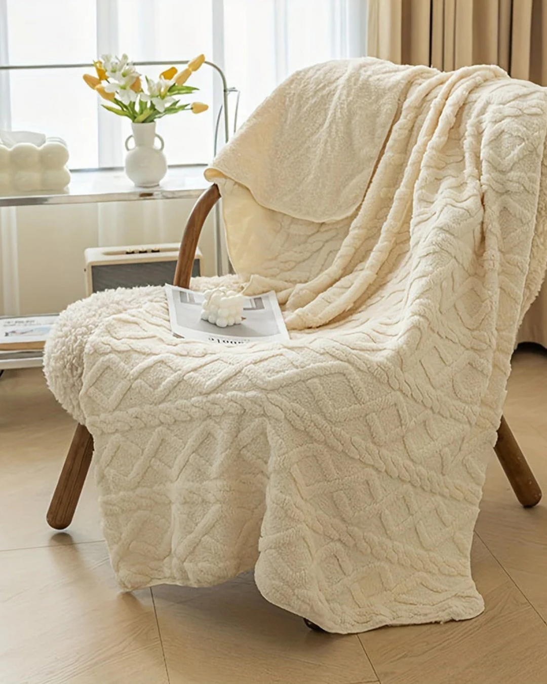 Ultra-Soft Textured Fleece Throw Blanket – Minimalist Bed & Sofa Decor