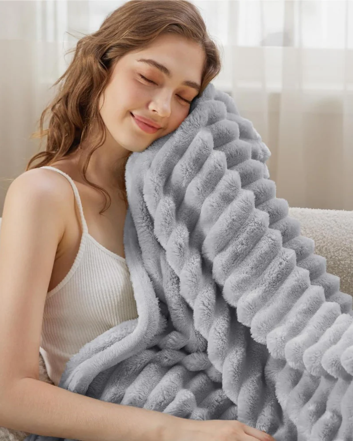 Luxury Fleece Throw Blanket for Sofa – Ultra Soft & Warm Textured Design
