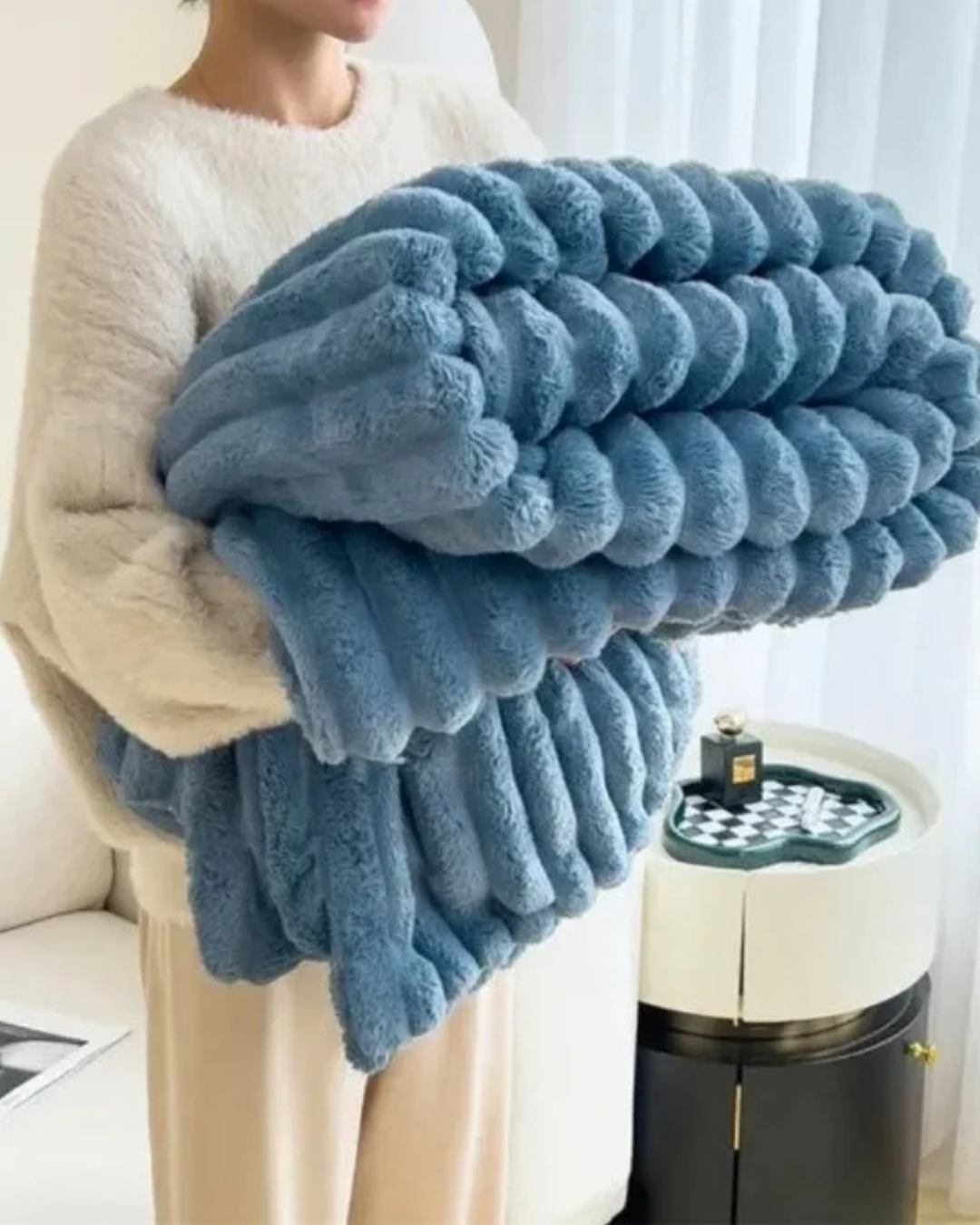 Luxury Fleece Throw Blanket for Sofa – Ultra Soft & Warm Textured Design