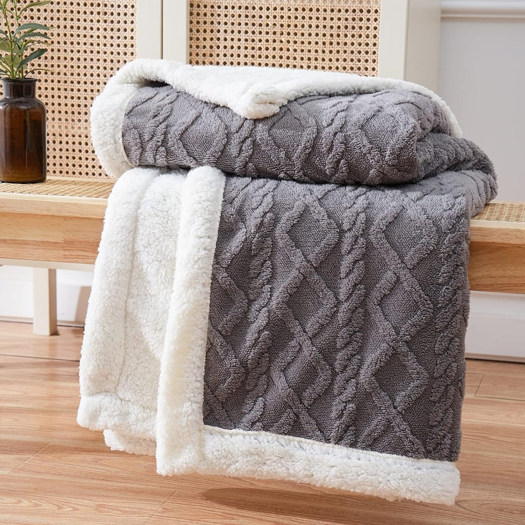 Plush Fleece-Lined Throw Blanket – Dual-Sided Warmth & Comfort