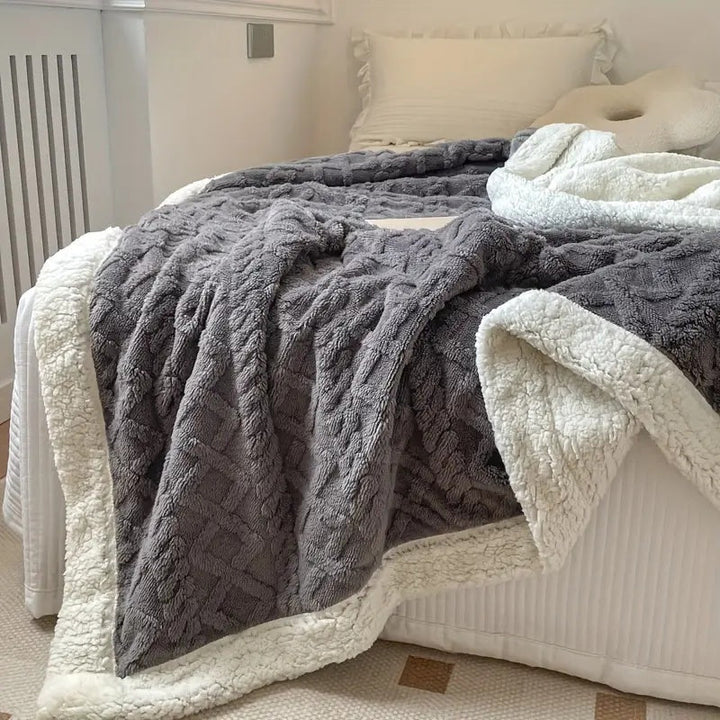 Plush Fleece-Lined Throw Blanket – Dual-Sided Warmth & Comfort